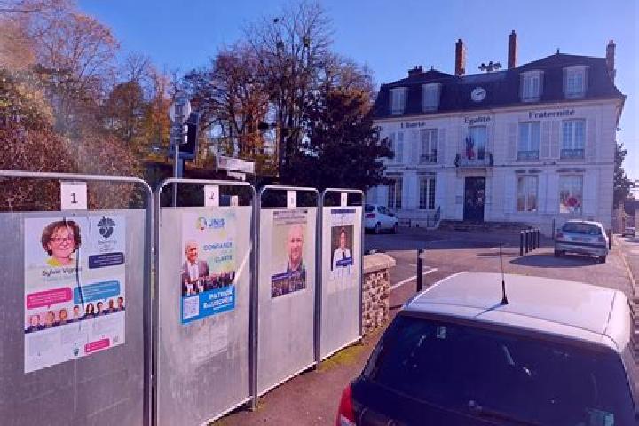 Escorts Mirebeau, France — Local Companions