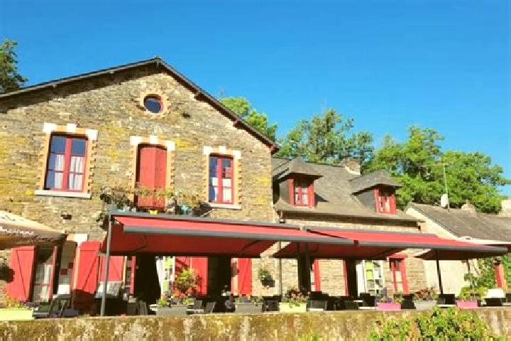 Escorts Moisdon-la-Riviere, France — Local Companions