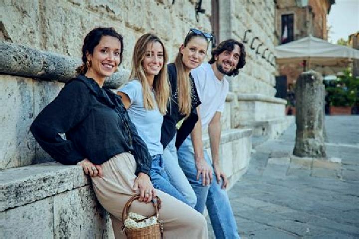 Escorts Molini di Tenna, Italy — Local Companions