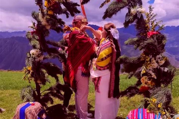 Escorts Mollebamba, Peru — Local Companions