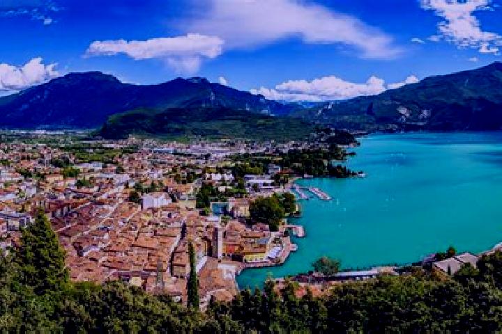 Escorts Moniga del Garda, Italy — Local Companions