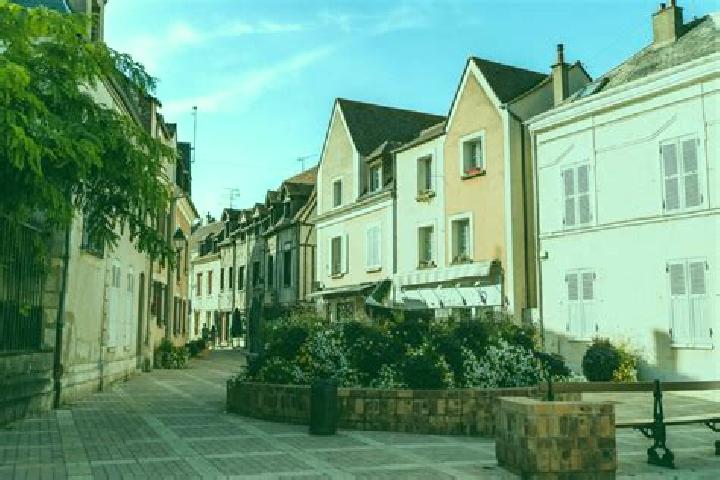 Escorts Montargis, France — Local Companions