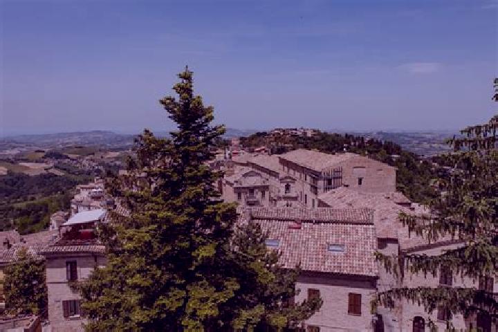 Escorts Monte San Martino, Italy — Local Companions