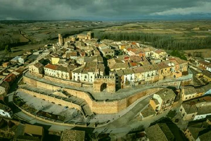 Escorts Monteagudo de las Vicarias, Spain — Local Companions