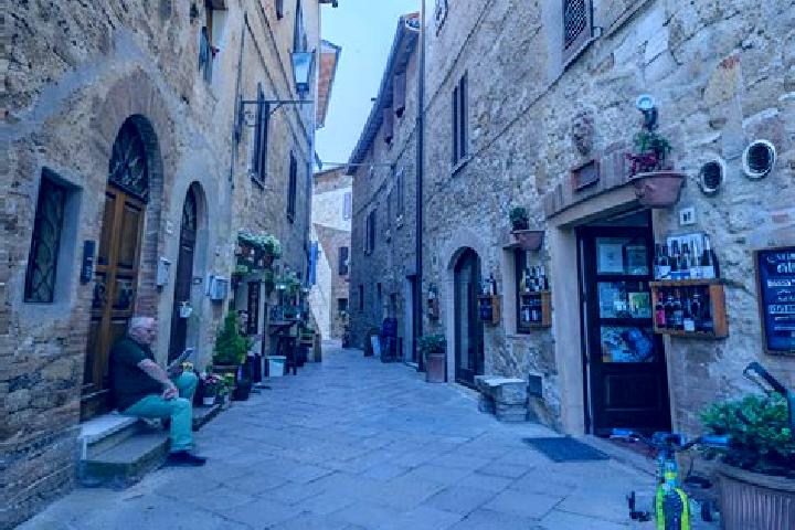 Escorts Montegrosso Pian Latte, Italy — Local Companions