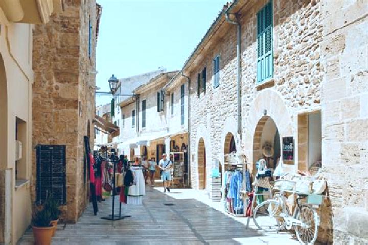 Escorts Montferri, Spain — Local Companions