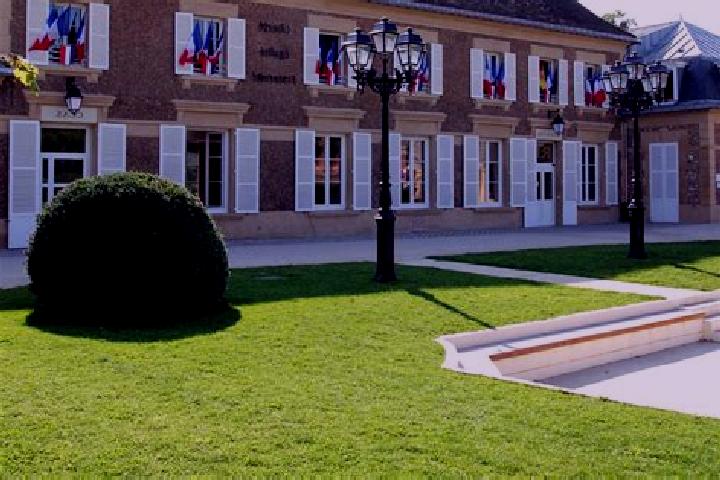 Escorts Montlhery, France — Local Companions