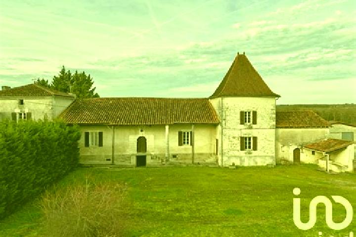 Escorts Montmoreau-Saint-Cybard, France — Local Companions