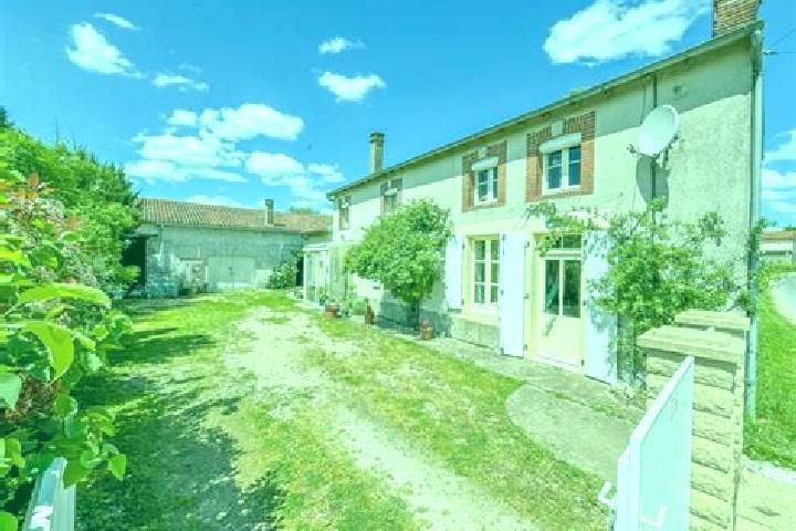Escorts Montmorillon, France — Local Companions
