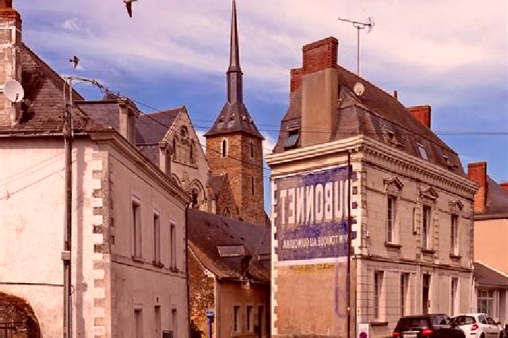 Escorts Montreuil-sur-Maine, France — Local Companions
