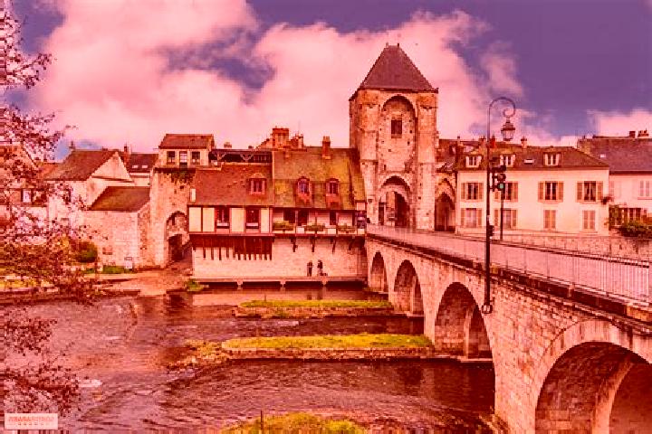 Escorts Moret-sur-Loing, France — Local Companions