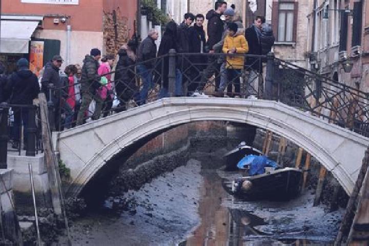 Escorts Moscheri, Italy — Local Companions