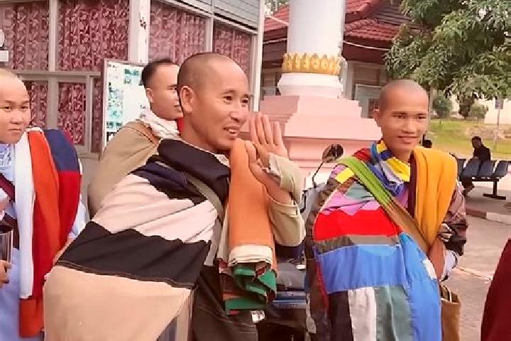Escorts Muang Mok, Laos — Local Companions
