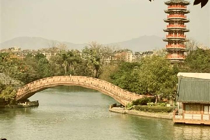 Escorts Mulong, China — Local Companions