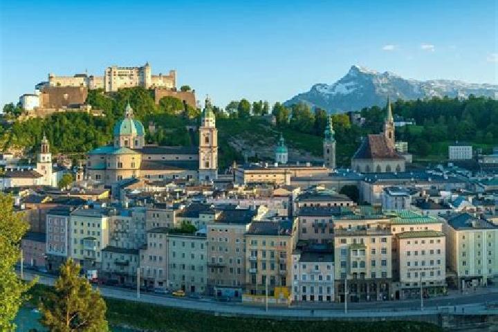 Escorts Muntlix, Austria — Local Companions