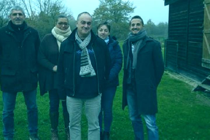 Escorts Mur-de-Sologne, France — Local Companions