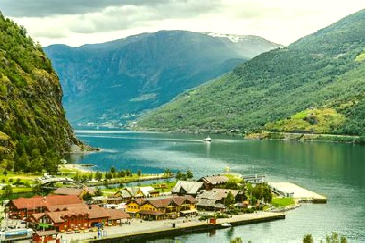 Escorts Naerbo, Norway — Local Companions