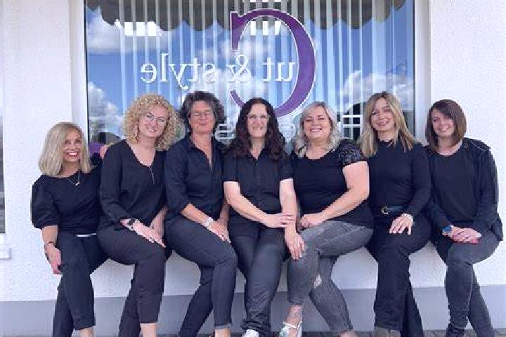 Escorts Nellingen, Germany — Local Companions