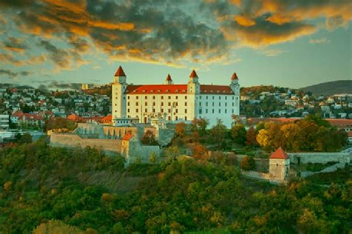 Escorts Neslusa, Slovakia — Local Companions