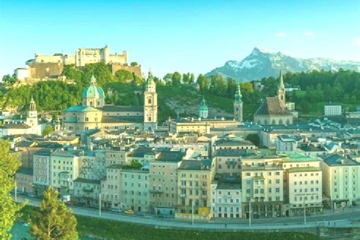 Escorts Neuhaus, Austria — Local Companions