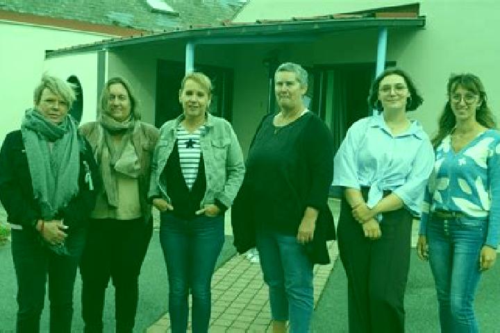Escorts Neuillay-les-Bois, France — Local Companions
