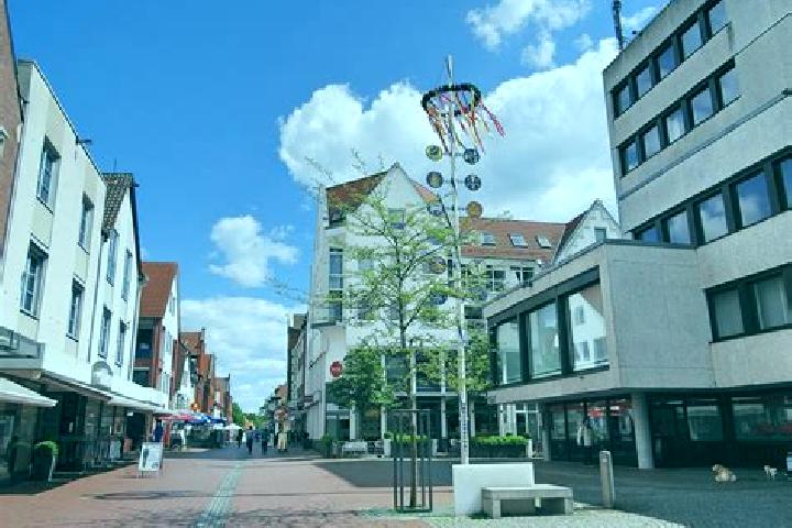 Escorts Neustadt am Ruebenberge, Germany — Local Companions
