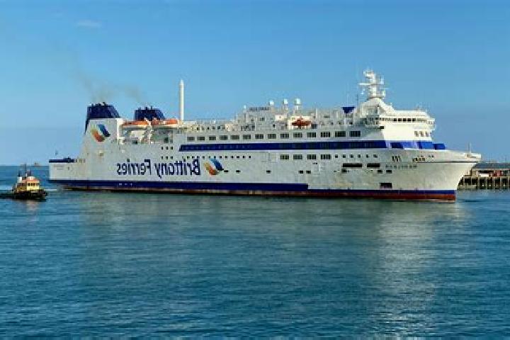 Escorts New Ferry, United Kingdom — Local Companions