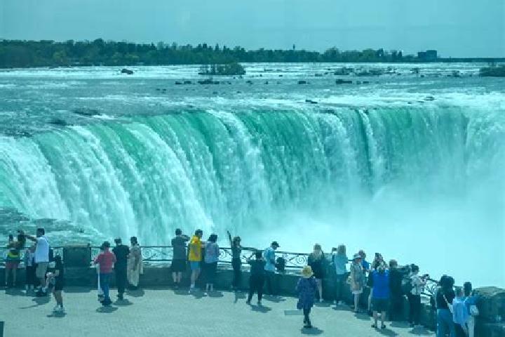 Escorts Niagara Falls, Canada — Local Companions
