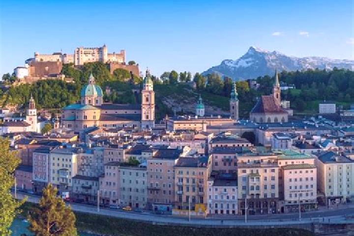 Escorts Niederleis, Austria — Local Companions