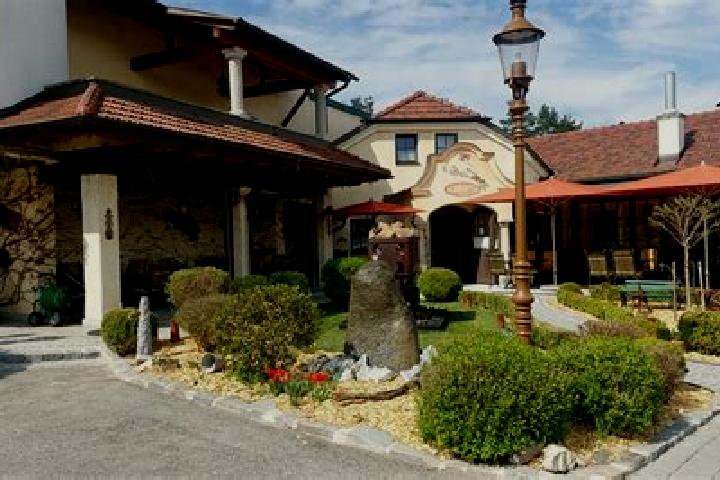 Escorts Niederrussbach, Austria — Local Companions