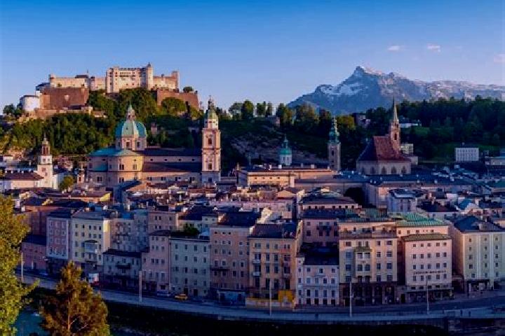 Escorts Noetsch, Austria — Local Companions