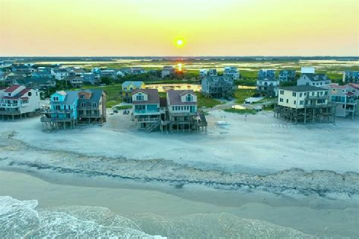 Escorts North Topsail Beach, United States — Local Companions