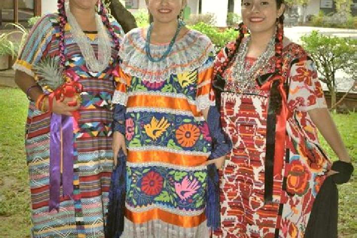 Escorts Nuevo Ixcatlan, Mexico — Local Companions