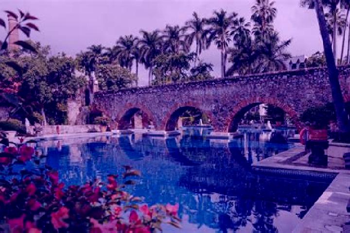 Escorts Nuevo Valle (Ex-Hacienda del Valle), Mexico — Local Companions