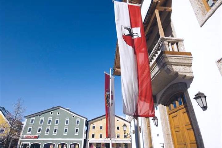 Escorts Nussdorf ob der Traisen, Austria — Local Companions
