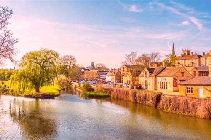 Escorts Oakham, United Kingdom — Local Companions