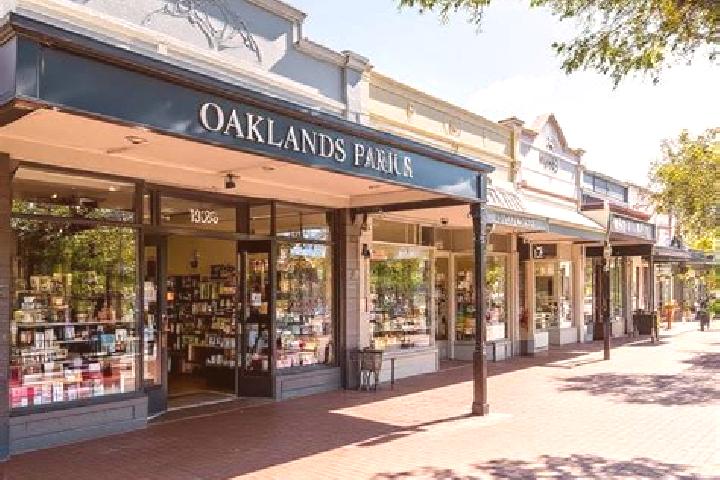 Escorts Oaklands Park, Australia — Local Companions