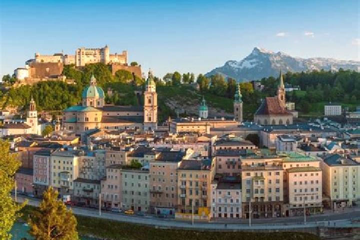 Escorts Oberneukirchen, Austria — Local Companions