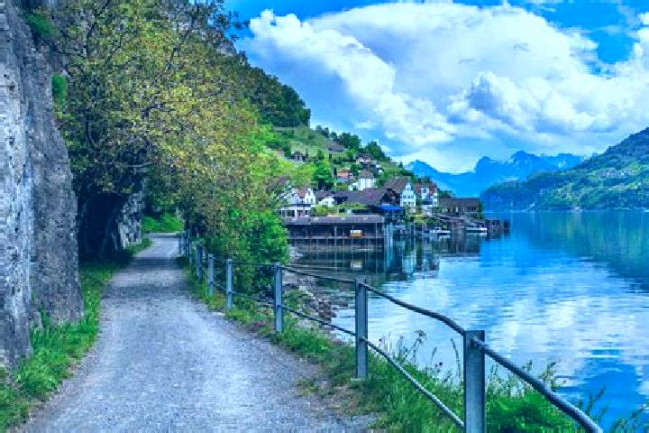 Escorts Oberrieden / See, Switzerland — Local Companions