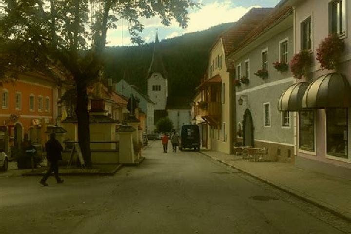 Escorts Oberwoelz Stadt, Austria — Local Companions