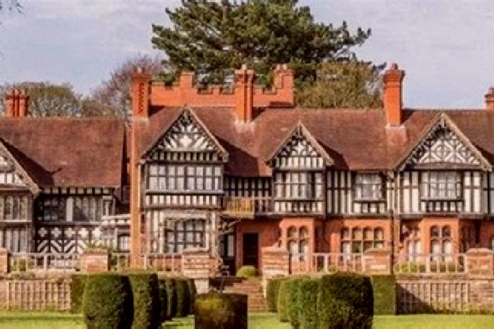 Escorts Ocle Pychard, United Kingdom — Local Companions
