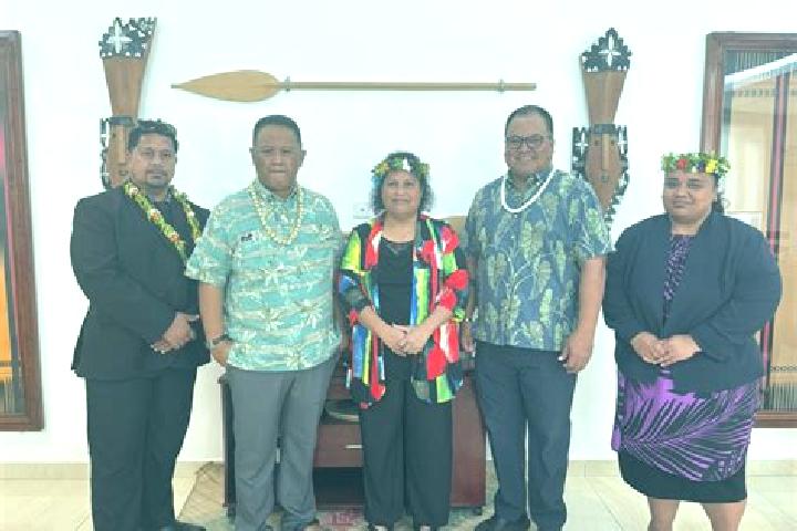 Escorts Onoun, Micronesia — Local Companions