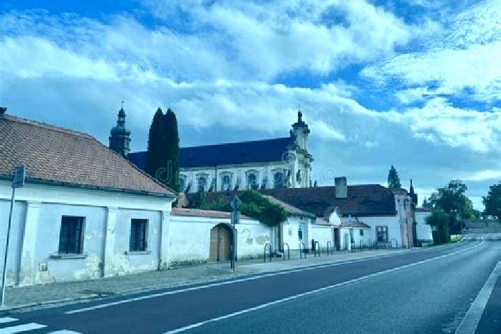 Escorts Osek, Czech Republic — Local Companions