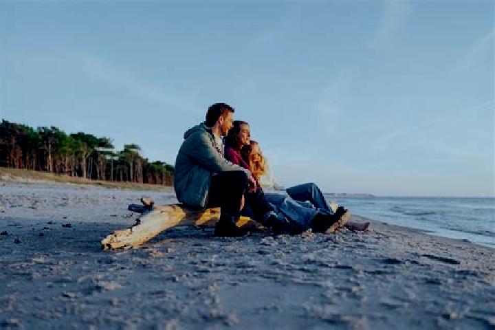 Escorts Ostseebad Goehren, Germany — Local Companions