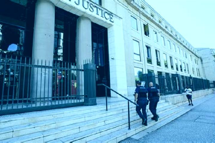 Escorts Palais de Justice, France — Local Companions