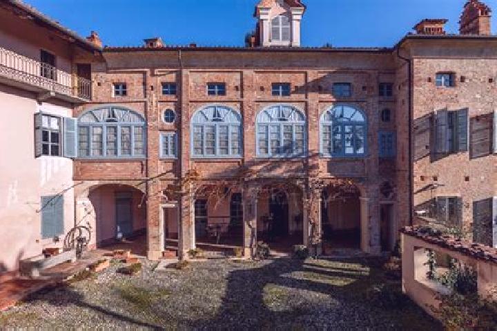 Escorts Palazzo Canavese, Italy — Local Companions