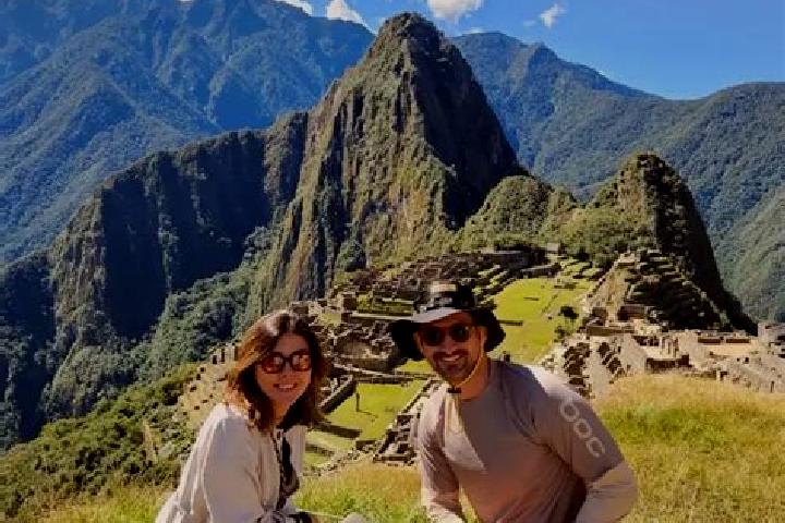 Escorts Paranshique, Peru — Local Companions