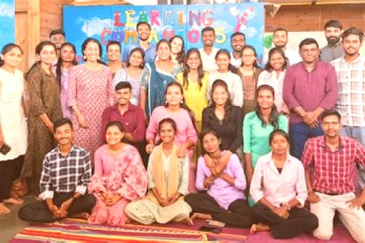 Escorts Parola, India — Local Companions