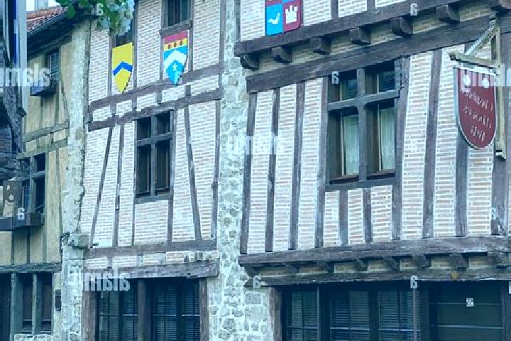 Escorts Parthenay, France — Local Companions