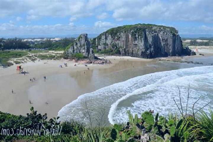 Escorts Passo de Torres, Brazil — Local Companions